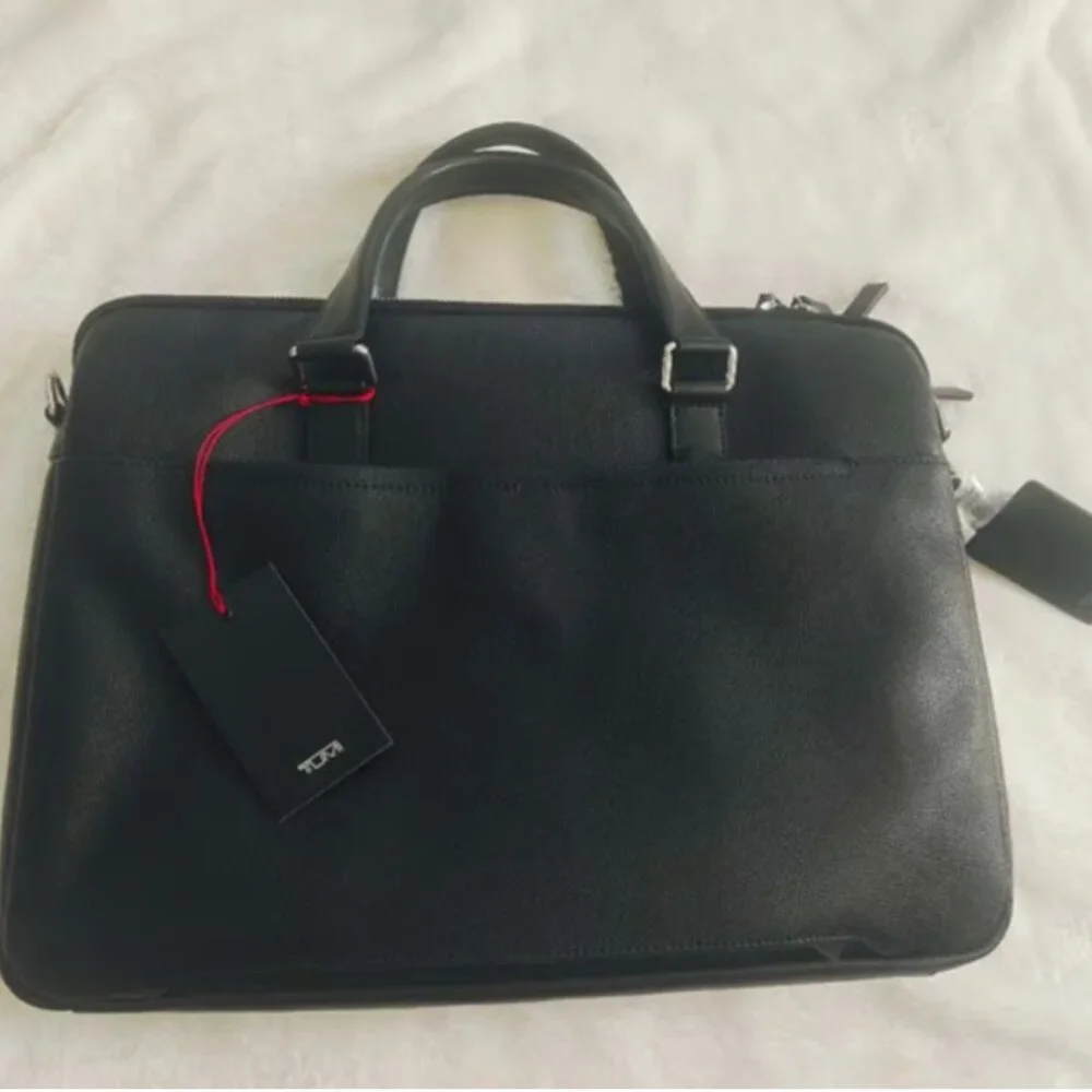 NWT Tumi Leather Thornberry Triple Compartment Brief 15" screens - Picture 4 of 8